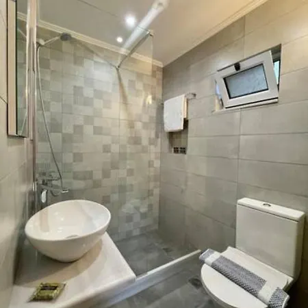 Chrysoula's Welcoming Triple With Yard *