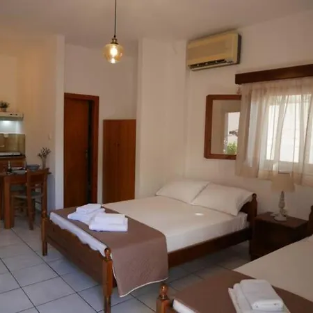 Chrysoula's Welcoming Triple With Yard Apartmán