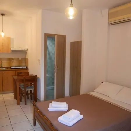 Apartmán Chrysoula's Welcoming Triple With Yard