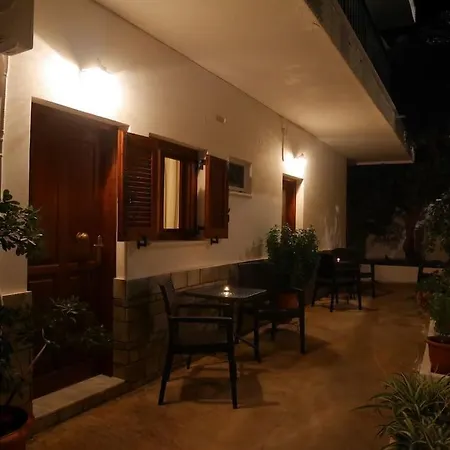 Chrysoula's Welcoming Triple With Yard Apartmán Monemvasía