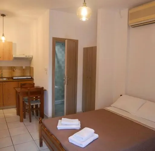 Apartamento Chrysoula's Welcoming Triple With Yard