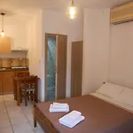 Appartement Chrysoula's Welcoming Triple With Yard