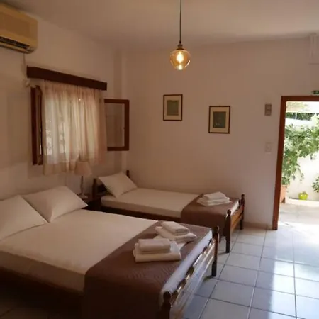 Apartment Chrysoula's Welcoming Triple With Yard