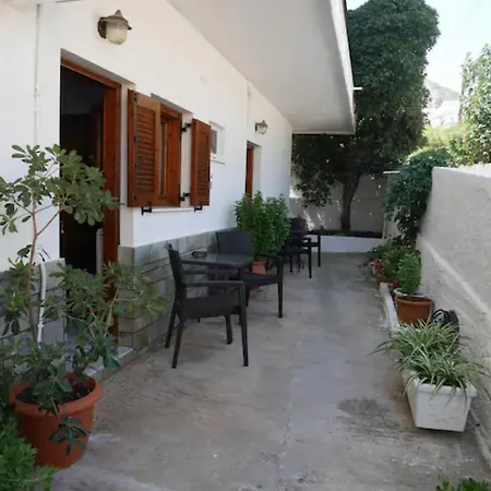 Chrysoula's Welcoming Triple With Yard