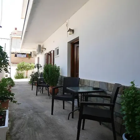Appartement Chrysoula's Welcoming Triple With Yard *