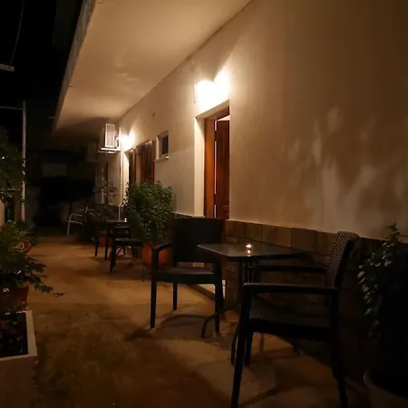 Chrysoula's Welcoming Triple With Yard Monemvasía