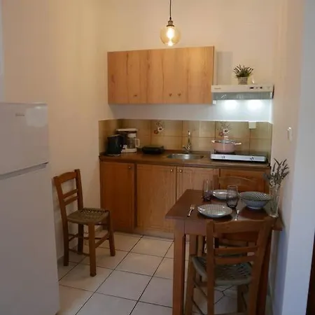 Appartement Chrysoula's Welcoming Triple With Yard Monemvasía