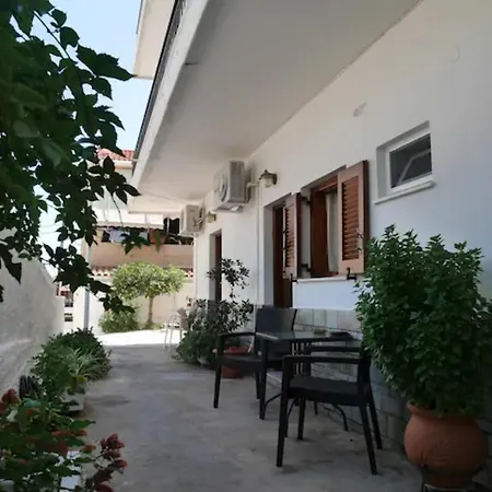 Chrysoula's Welcoming Triple With Yard *