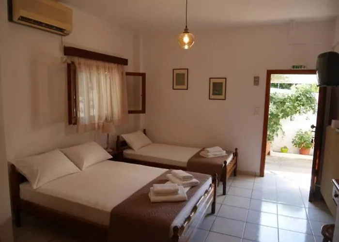 Апартаменты Chrysoula's Welcoming Triple With Yard