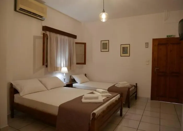 Chrysoula's Welcoming Triple With Yard Monemvasía