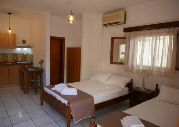 Chrysoula's Welcoming Triple With Yard Apartment