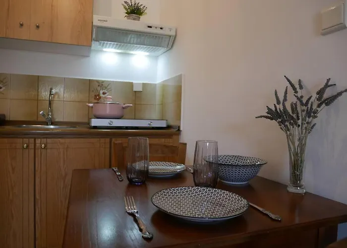 Апартаменты Chrysoula's Welcoming Triple With Yard