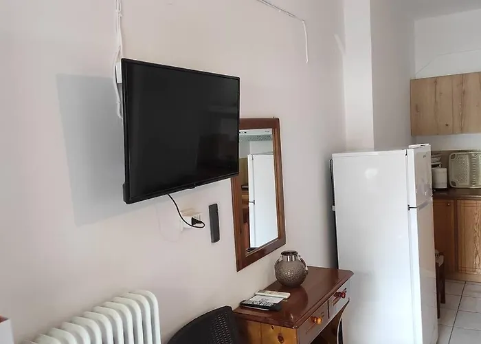 Апартаменты Chrysoula's Welcoming Triple With Yard