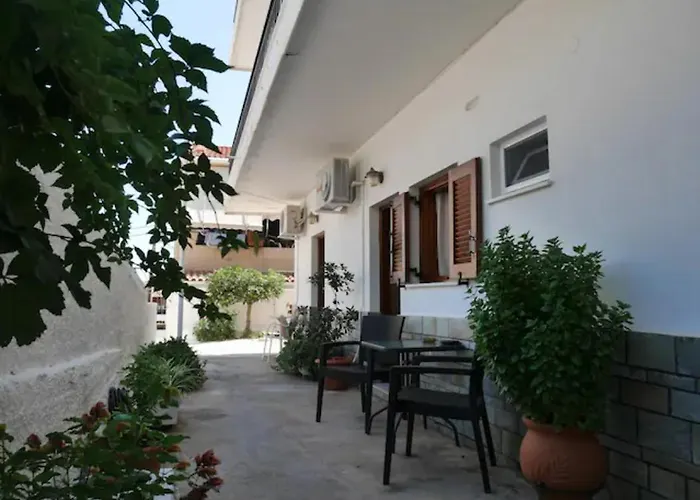 Chrysoula's Welcoming Triple With Yard *